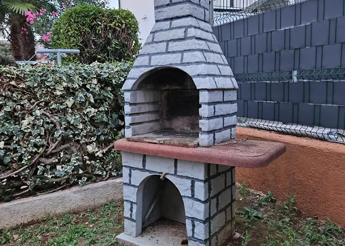 Dora I アパート ポレッチ